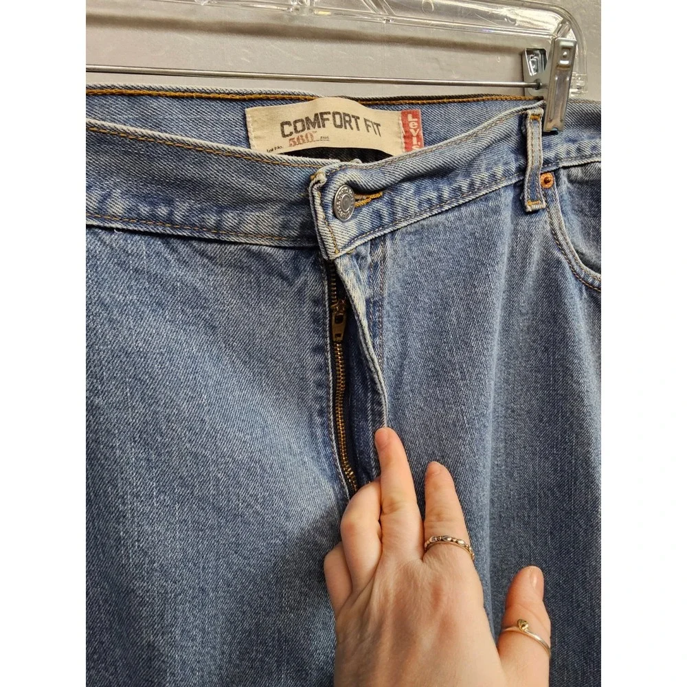 Levi's 560 Jeans Mens 46x32 Blue Denim Light Wash Comfort Fit Straight Leg